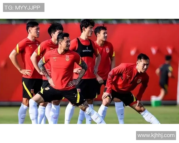 上海足球新星崛起:本土球员与外援齐聚,共同书写城市足球新篇章 上海足球新星崛起:本土球员与外援齐聚,共同书写城市足球新篇章