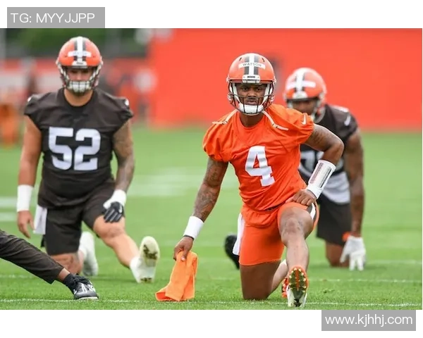 揭秘足球球星背后的按摩师 他们如何为球员提供恢复与保护 揭秘足球球星背后的按摩师 他们如何为球员提供恢复与保护