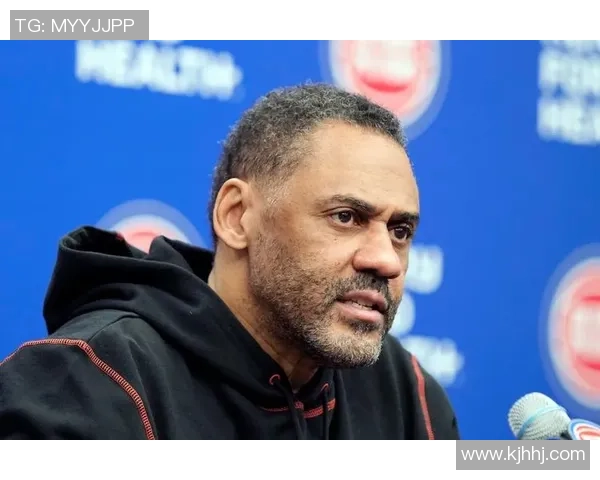 猜球星挑战赛：通过线索揭开足球传奇球员的神秘面纱