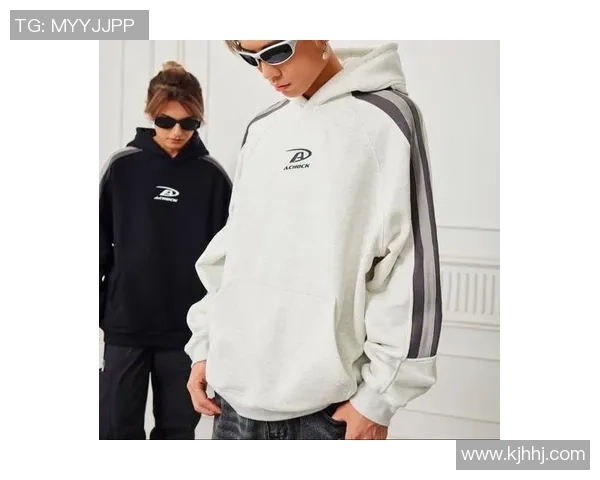 球星穿足球七分裤展现运动时尚风潮 热点球员穿搭引领潮流新风尚 球星穿足球七分裤展现运动时尚风潮 热点球员穿搭引领潮流新风尚